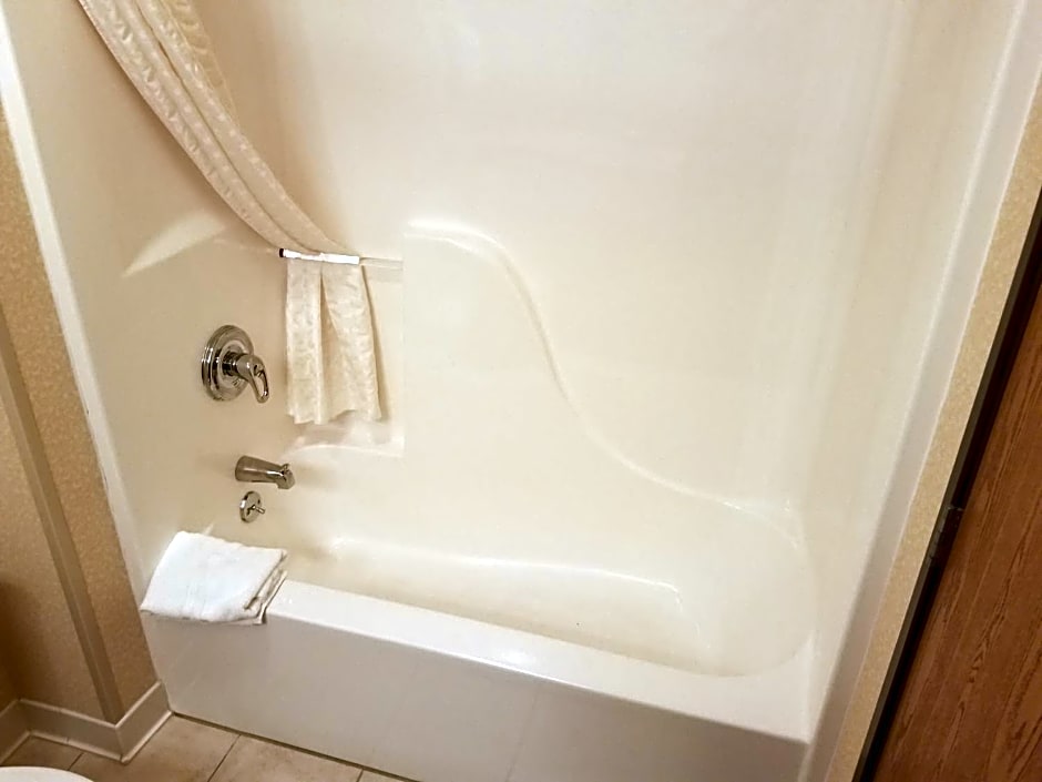 Oak Hill Inn & Suites