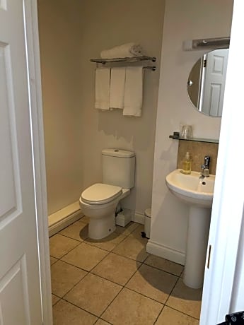 Family room-Ensuite with Shower