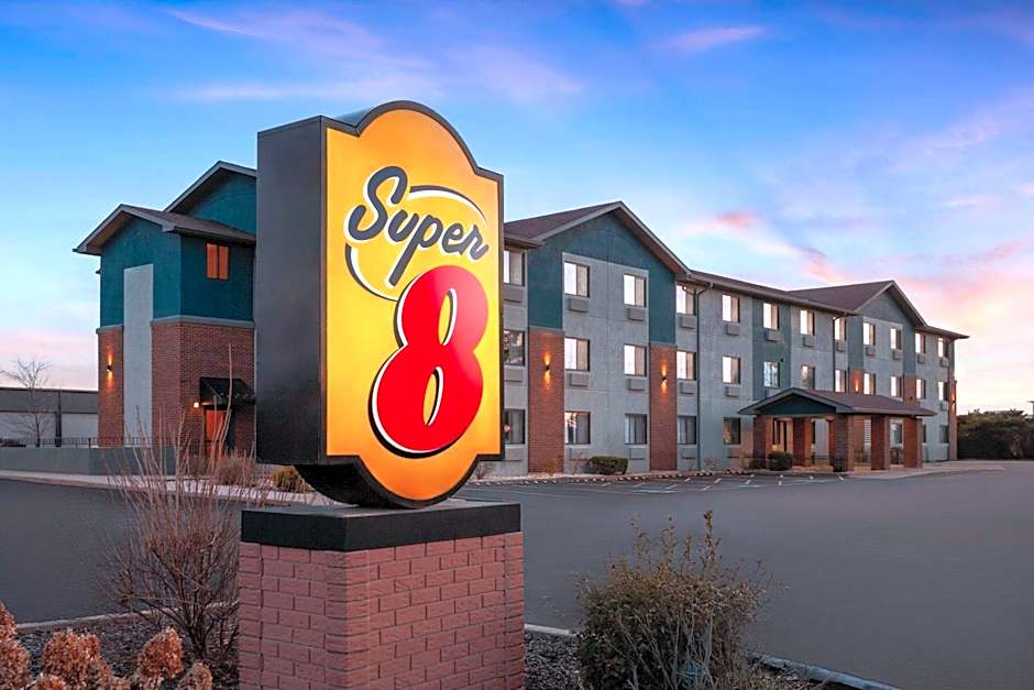Super 8 by Wyndham Romeoville Bolingbrook