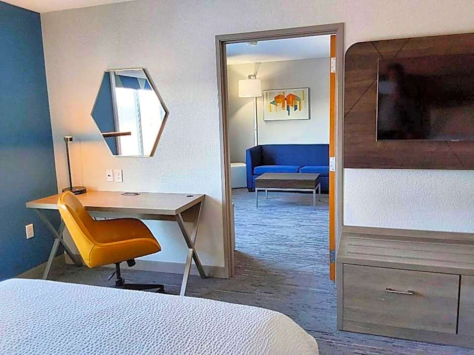 Holiday Inn Express Hotel & Suites Antigo By IHG