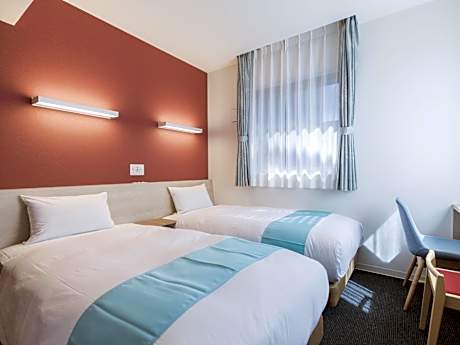 Twin Room with Complimentary Light Breakfast - Non-Smoking