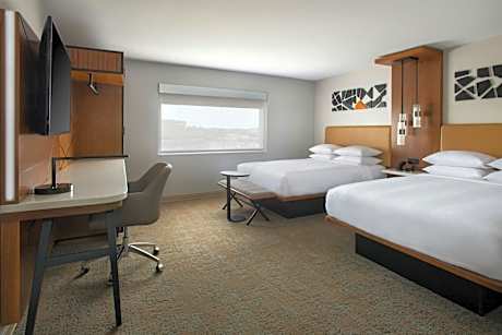 Queen Room with City View