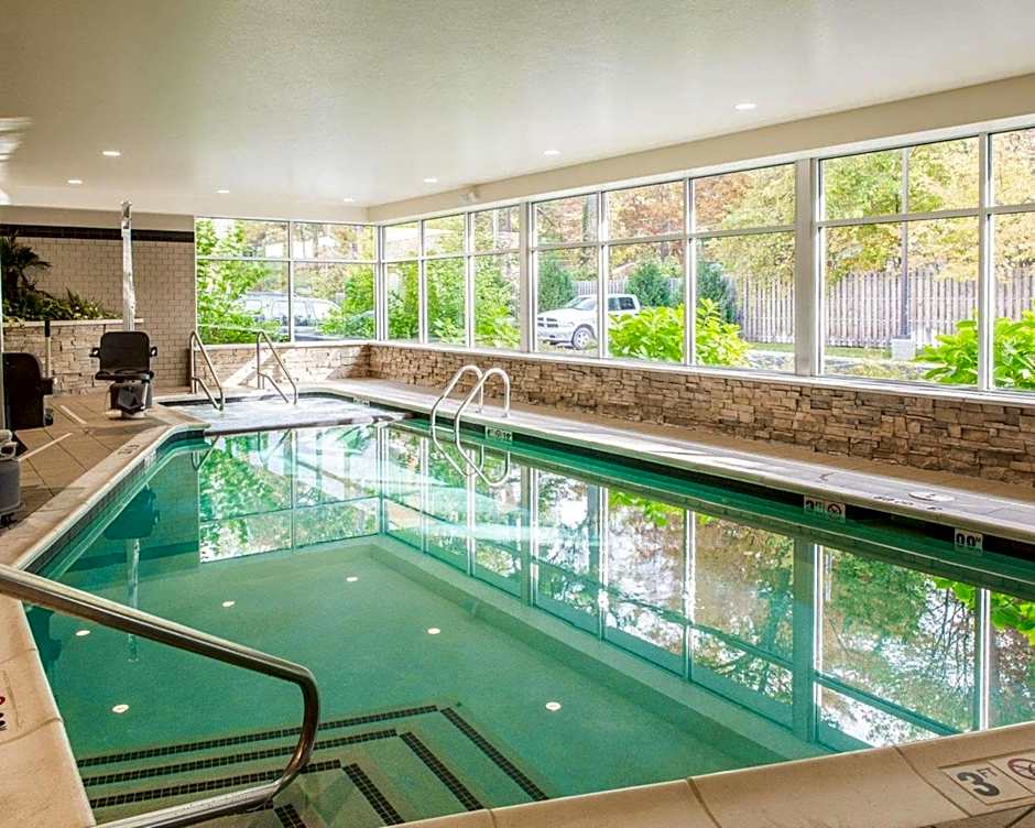 Cambria Hotel Traverse City