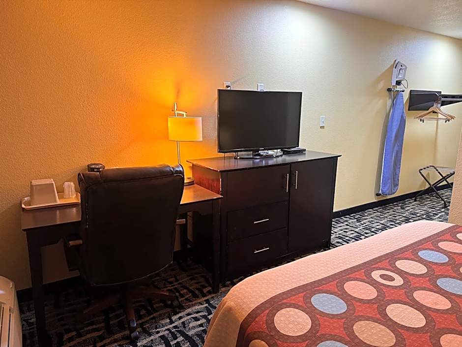 Super 8 by Wyndham Pasadena
