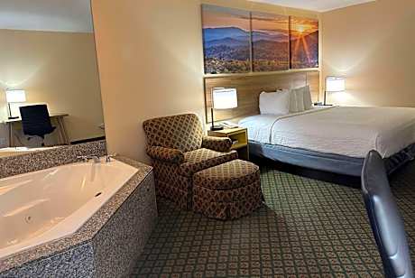 King Suite - Non-Smoking