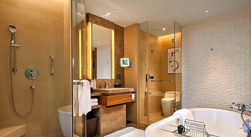 HUALUXE Ningbo Harbor City By IHG