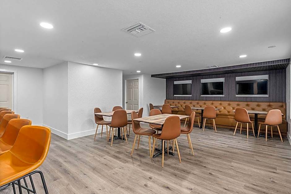 Super 8 by Wyndham Kissimmee-Orlando