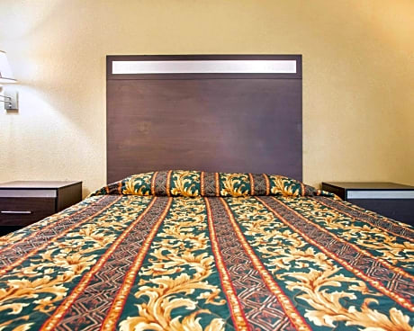 1 Queen Bed, Nonsmoking