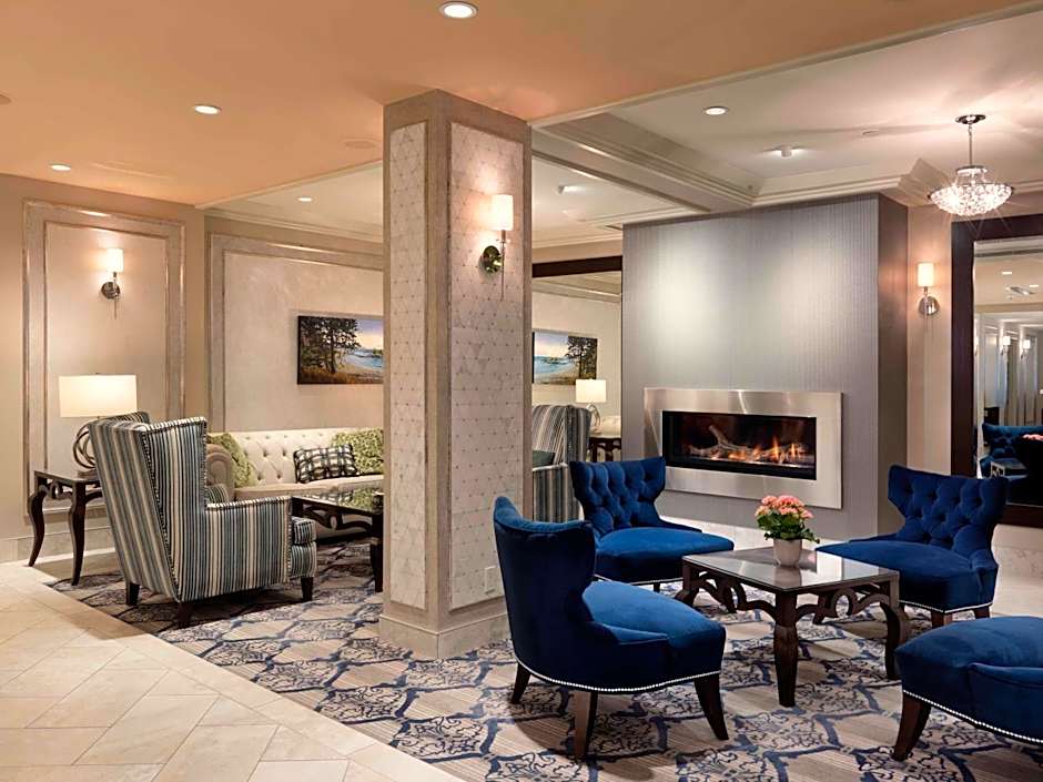 Chateau Victoria Hotel & Suites