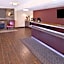 Super 8 by Wyndham Deerfield/Northbrook