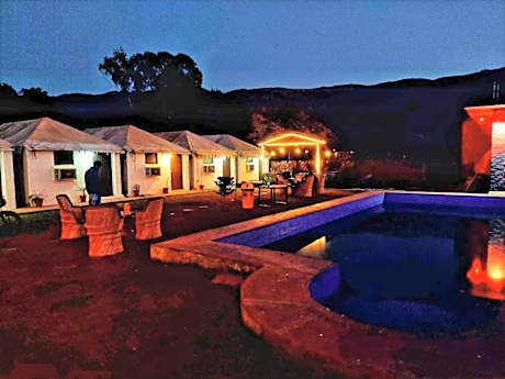 Super OYO Hotel O New Rock And Wood