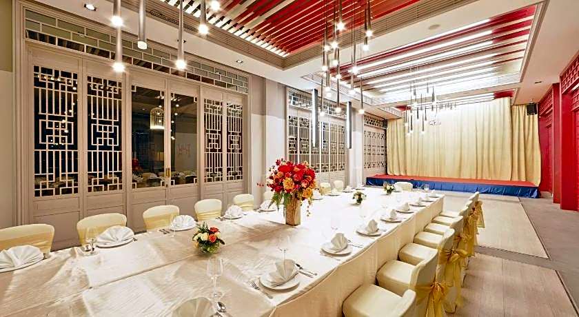 The Quarter Hualamphong by UHG