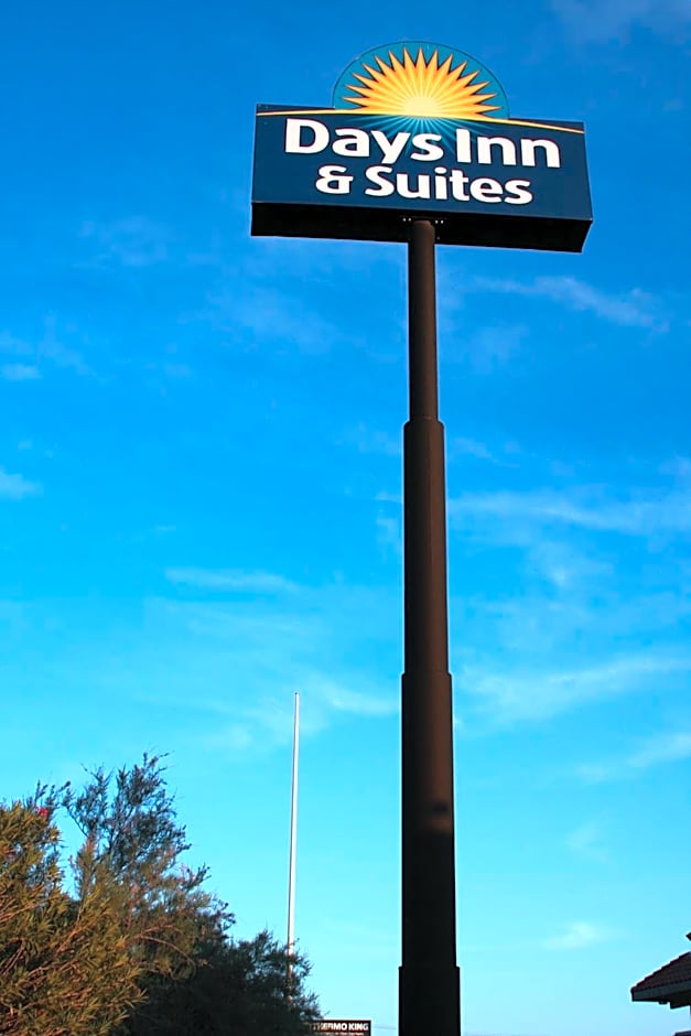 Days Inn & Suites by Wyndham Needles