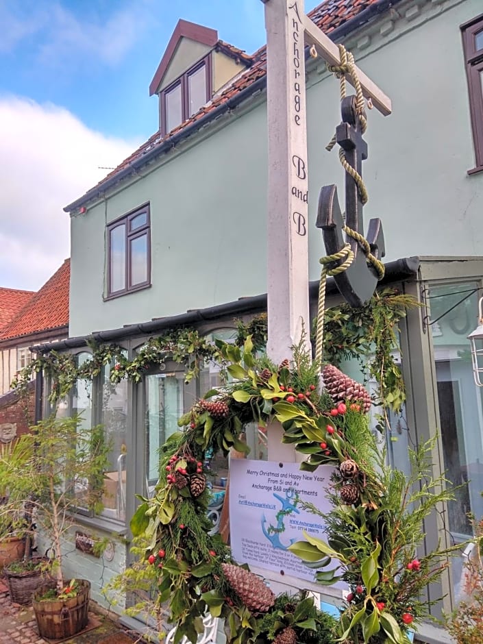 AnchorageWells Entire Cottage OR a King Ensuite on Room Only