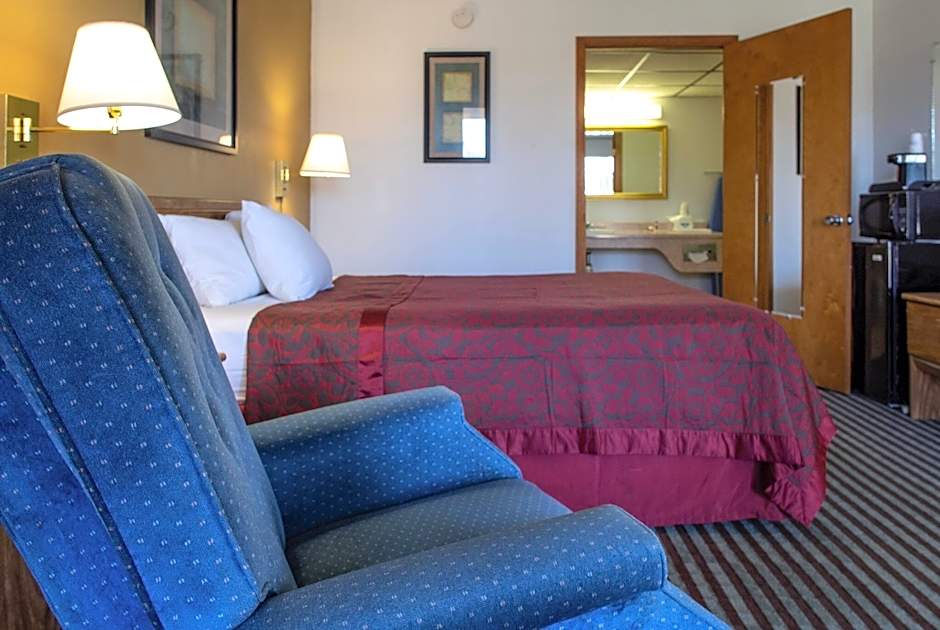 Days Inn by Wyndham Clinton