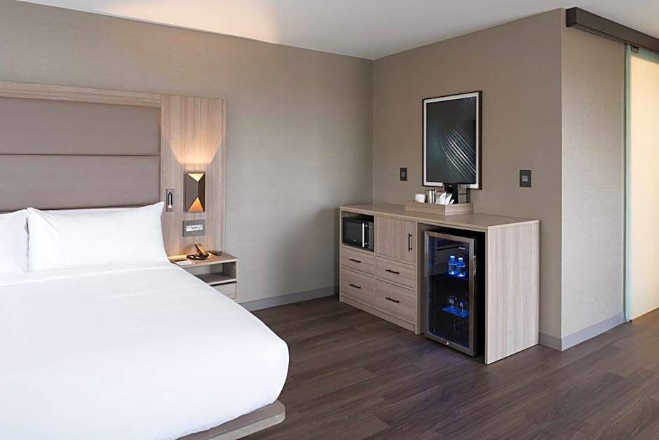 AC Hotel by Marriott Boston Cleveland Circle