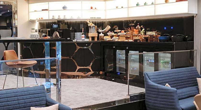 Renaissance by Marriott Izmir Hotel