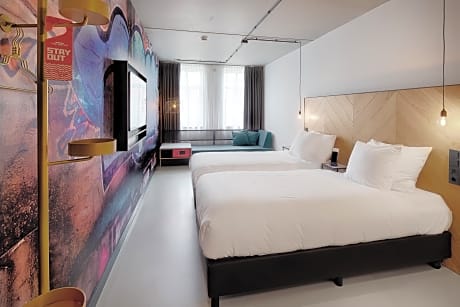 Comfort Room Twin