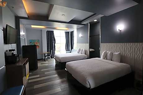 Deluxe Queen Room with Two Queen Beds - Non-Smoking