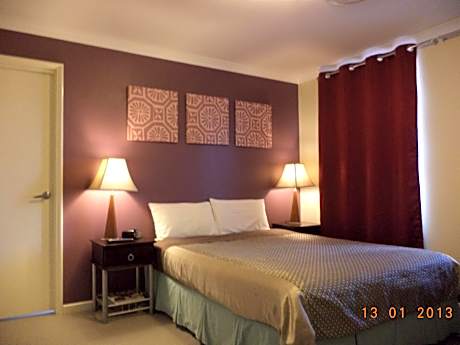 Queen Room with Private Bathroom