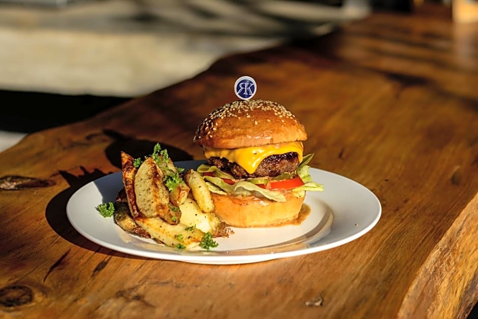 Royal Karoo Safari Lodge