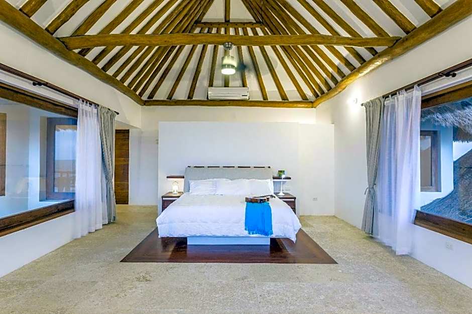 DK Luxury Ocean Front Villa - Adults Only