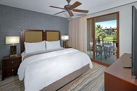 One-Bedroom Smaller Villa with Balcony and Adapted Tub - Mobility Accessible