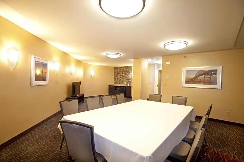 Holiday Inn & Suites Duluth-Downtown, an IHG Hotel