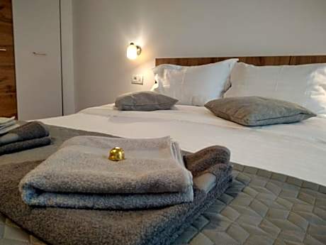 FRIENDS Studios - Central Station - Self check-in