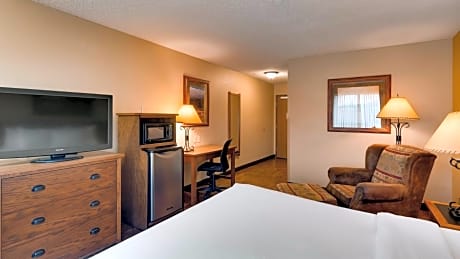 King Room with Roll-In Shower - Mobility Access/Non-Smoking