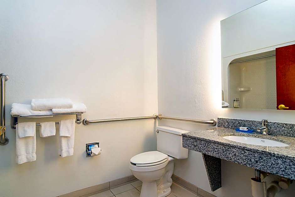Holiday Inn Express Hotel & Suites Bedford By IHG