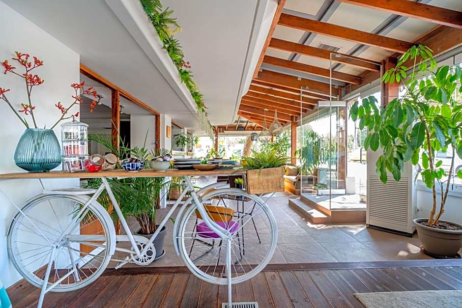 Maison 66, Riviera Hotels