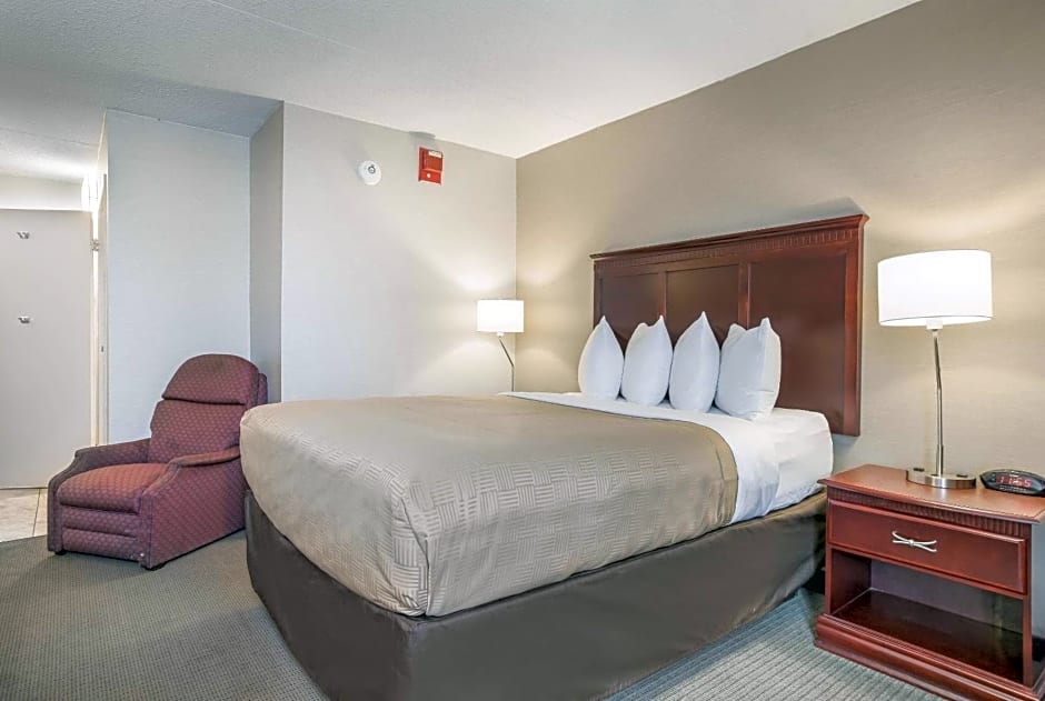 Clarion Inn and Suites Airport