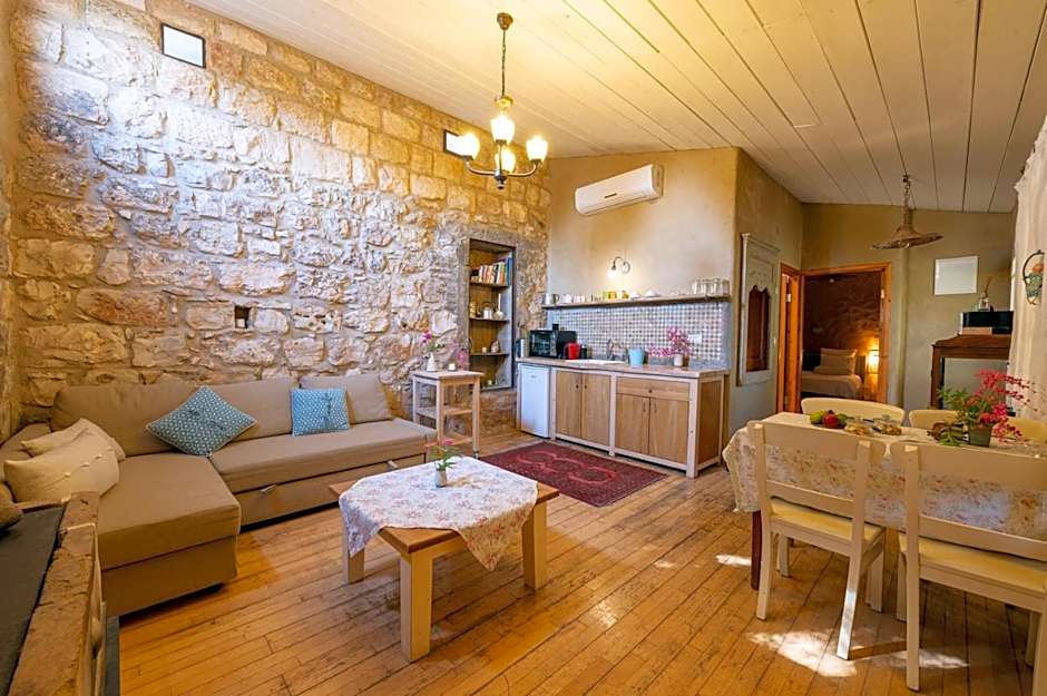 Hemdatya Stone Suites In The Galilee