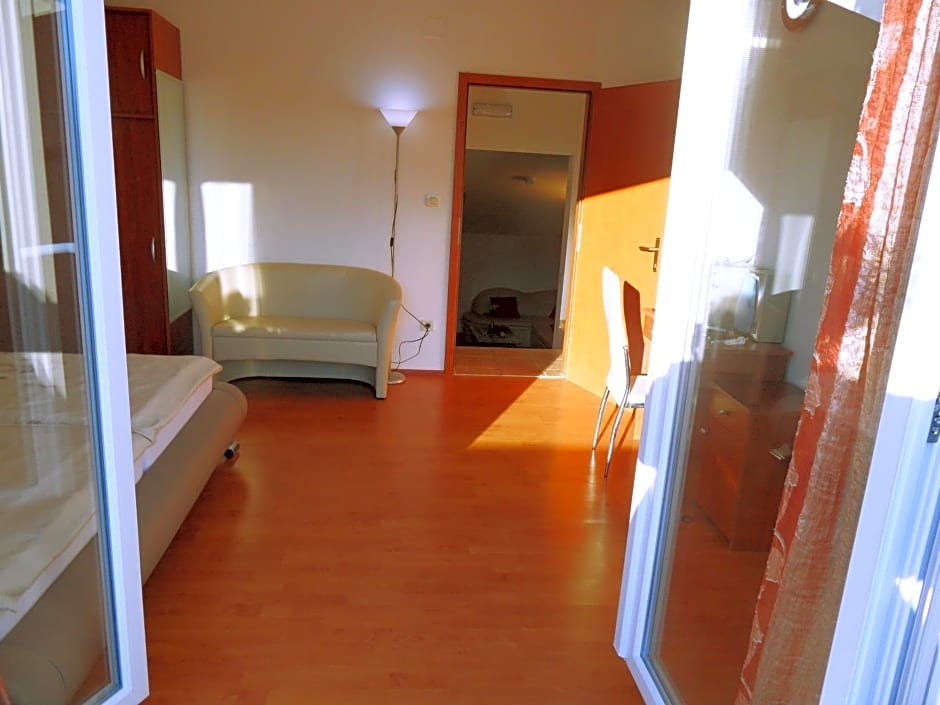 Adria Apartments and Rooms
