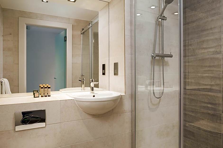 Roomzzz London Stratford