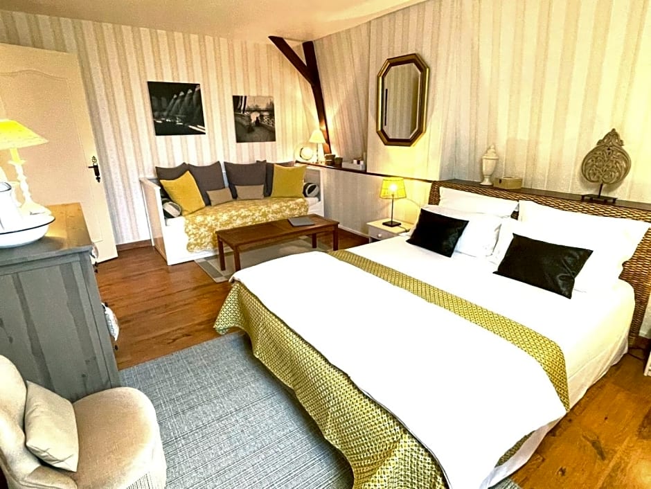 Maison d'hôtes et gîtes La Chouannerie à côté du parc du Puy duFou