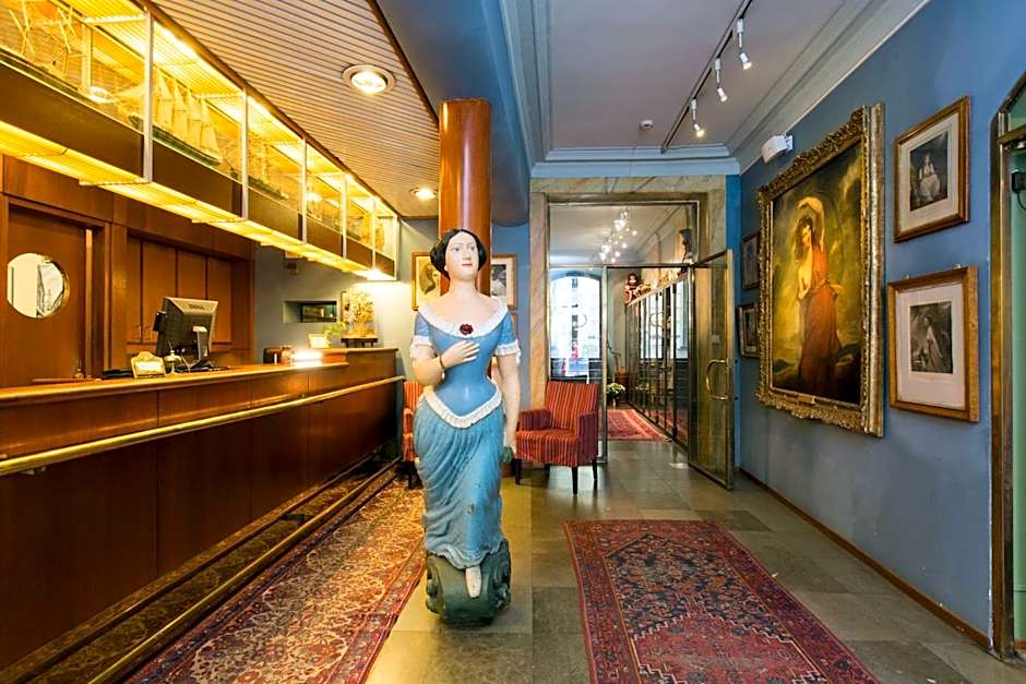 Lady Hamilton Apartments