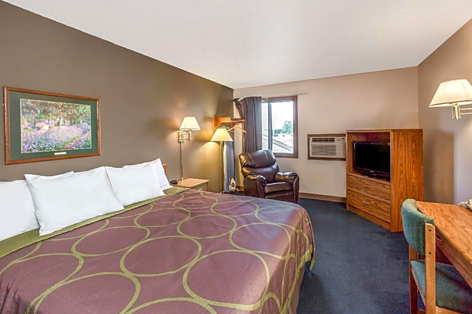 Super 8 by Wyndham Airport I90