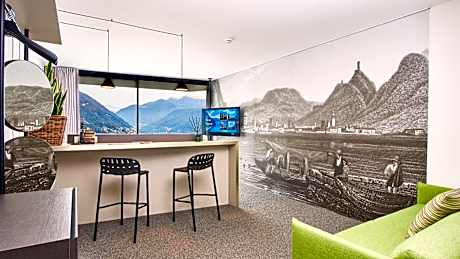 Deluxe Double Room with Lake View