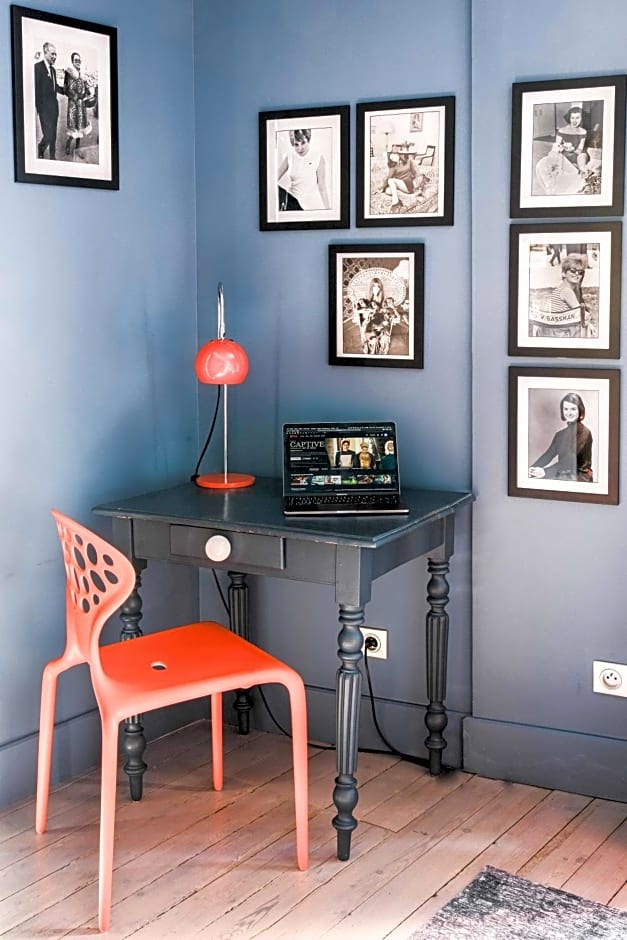 La Femme d'à Côté