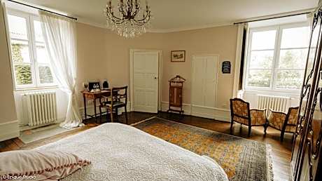 Deluxe Queen Room