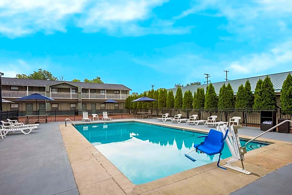 Quality Inn & Suites Big Rapids near University