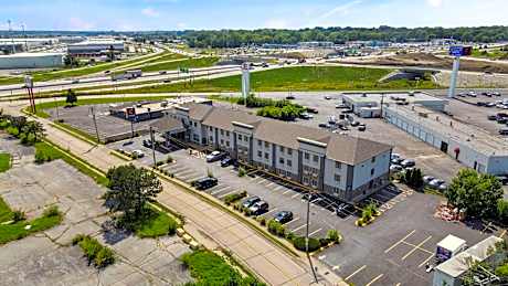 Comfort Inn & Suites St. Louis-Hazelwood