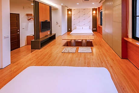 Japanese-Style Quadruple Room