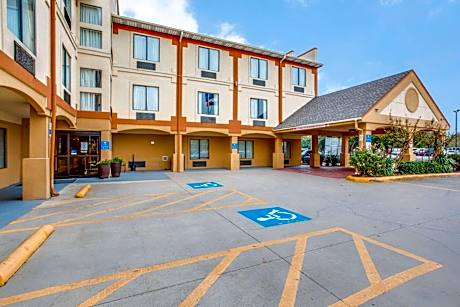 Comfort Inn & Suites Market Center