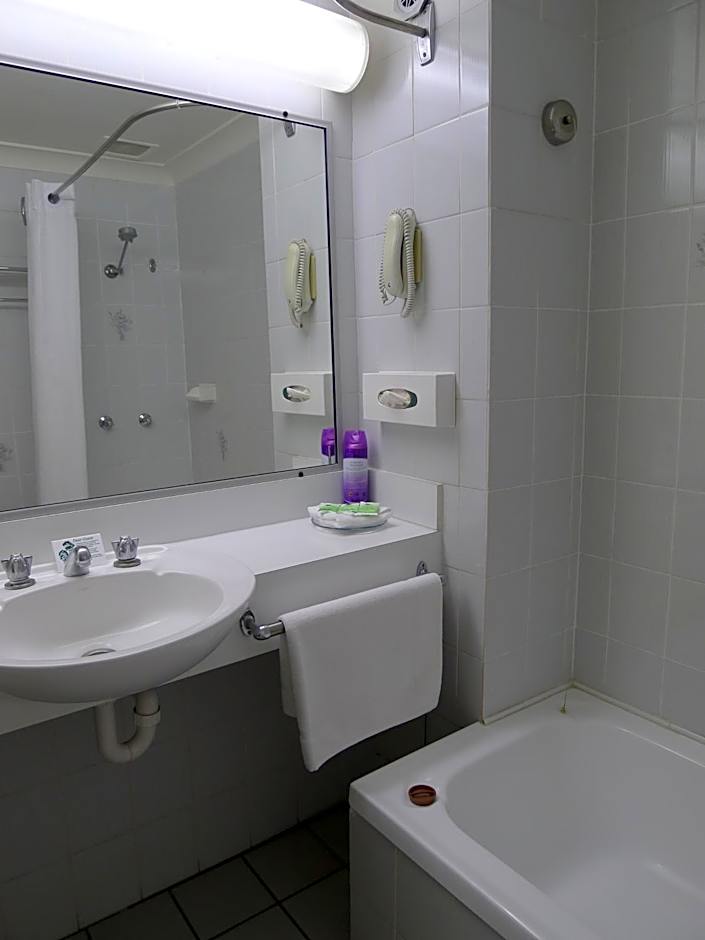 New England Motor Inn