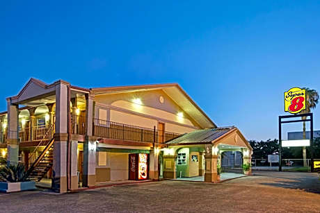Super 8 by Wyndham La Marque TX/Texas City Area