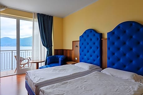 Deluxe Twin Room with Lake View