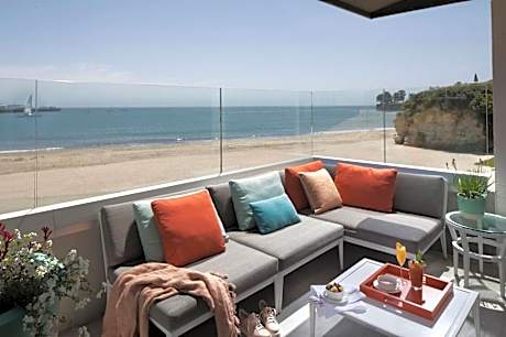 Ocean View Poolside - Two Queen